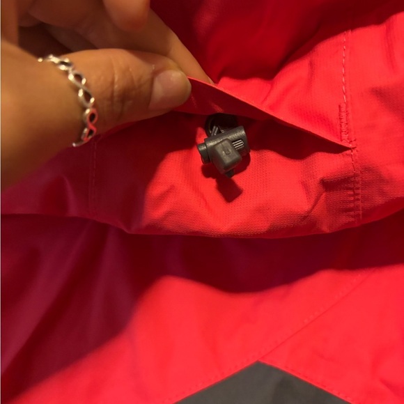 The North Face Red and Black Women’s Jacket Resolve plus Jacket DRYVENT. Size M - Picture 4 of 7